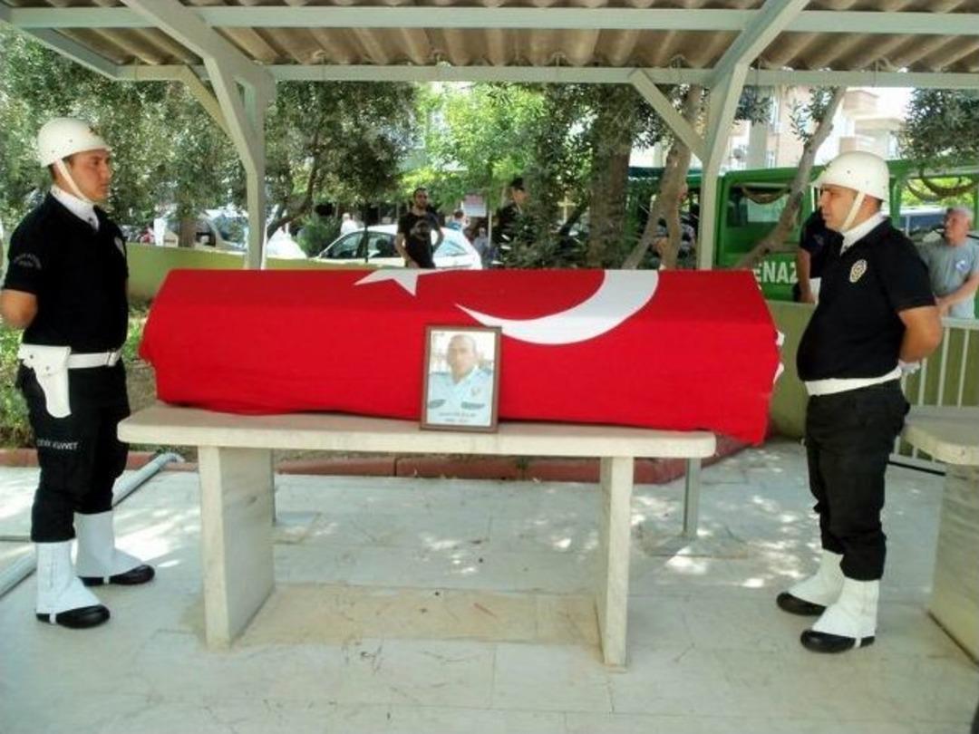 Kalp Krizi Ge&ccedil;iren Polis Memuru Toprağa Verildi