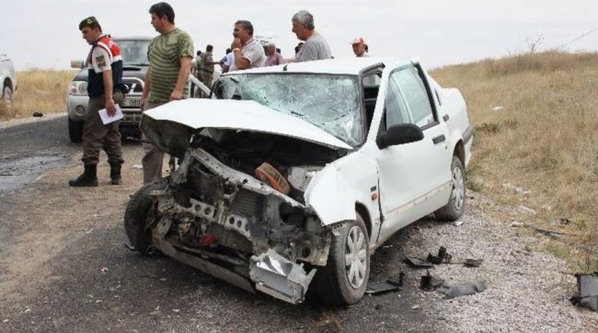 Sivrihisar'da trafik kazası, 2 &ouml;l&uuml; 4 yaralı