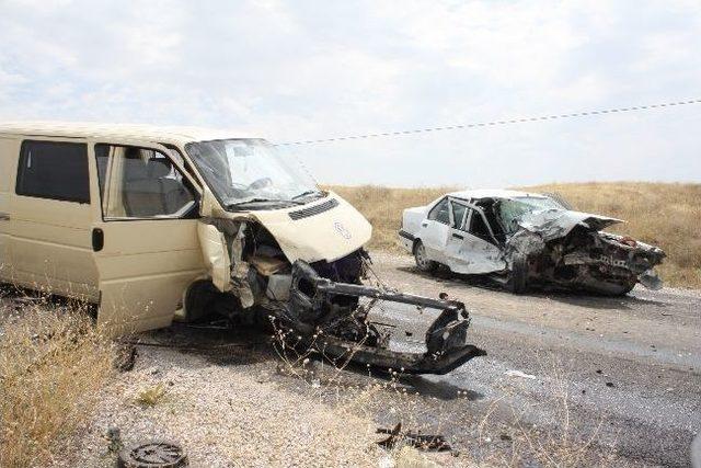 Sivrihisar'da trafik kazası, 2 ölü 4 yaralı