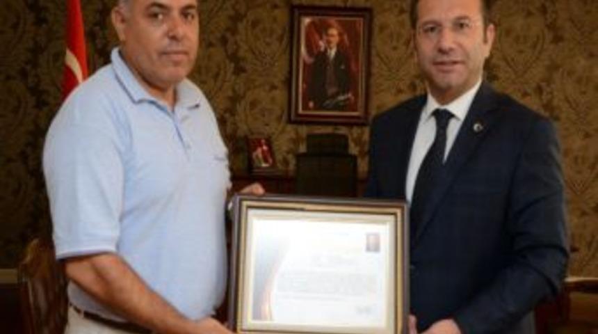 Validen Komutana Başarı Belgesi