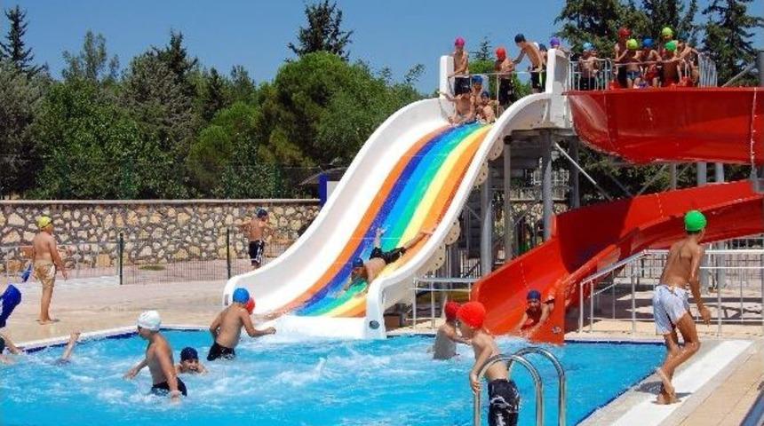 Kur&rsquo;an Kursu &Ouml;ğrencilerinin Havuz Keyfi