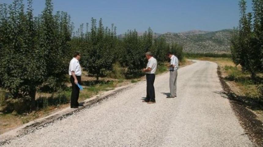 Kaymakam Karahan, K&ouml;y Meydan D&uuml;zenlemesini İnceledi