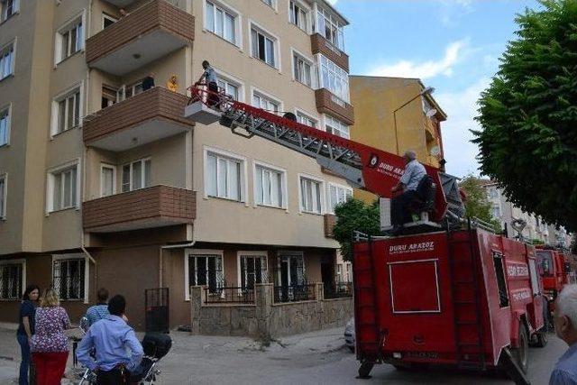 Apartmanda Çıkan Yangın Korkuttu