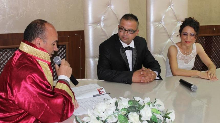 Uşak&rsquo;ta &Ccedil;etin Bir Evlilik