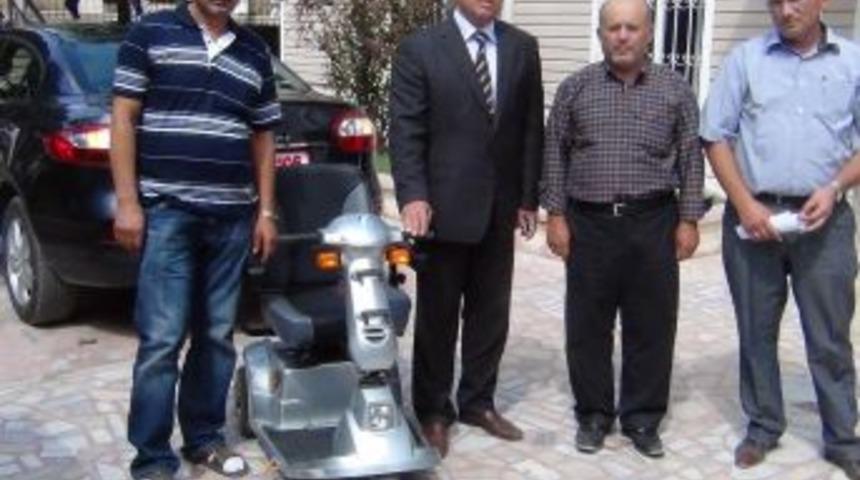 Yurt Dışında Yaşayan Iş Adamından Engelli Gence Ak&uuml;l&uuml; Araba