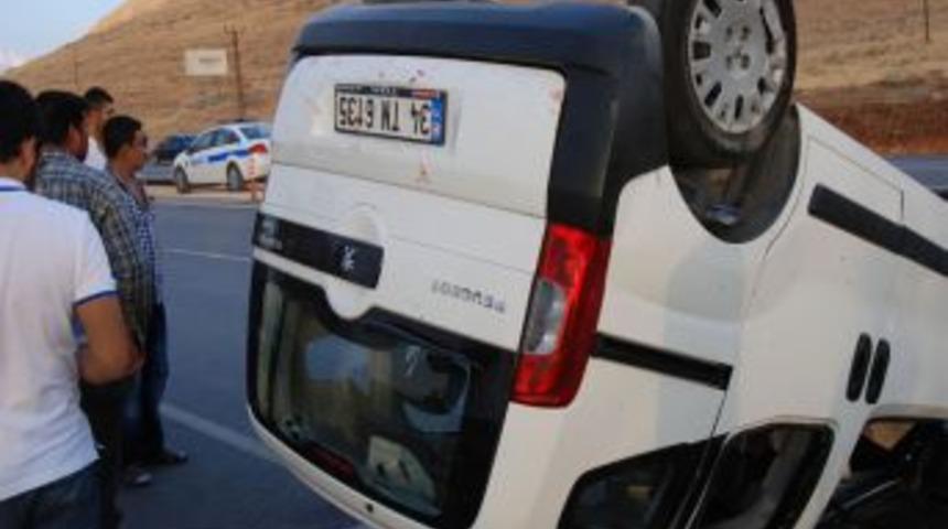 Elbistan'daki Trafik Kazasında 1 Kişi &Ouml;ld&uuml;, 9 Kişi Yaralandı