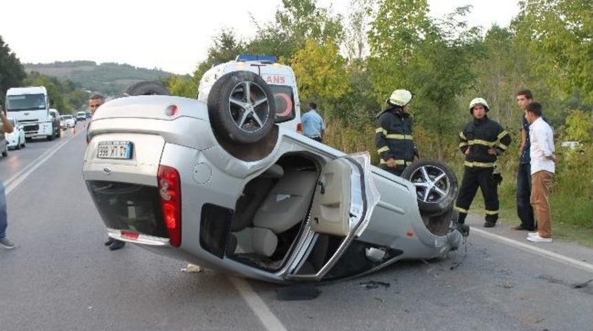 Kocaeli&rsquo;de Trafik Kazası: 2 Yaralı