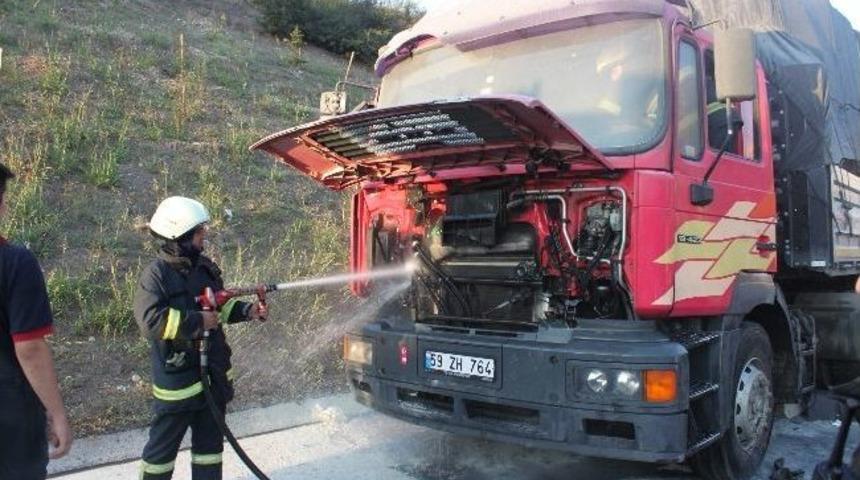 Tem Otoyolunda Tır&rsquo;da Yangın