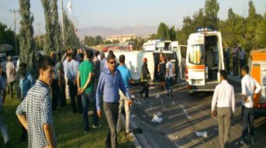 Malatya'da Trafik Kazası: 16 Yaralı