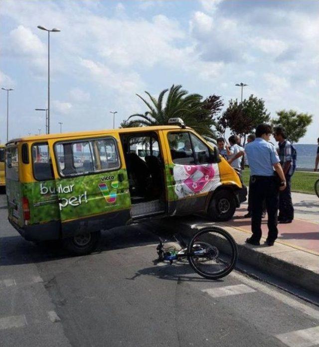 Bisikletçiler Kazaları Protesto İçin Yol Kapattı