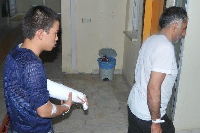 Dalaman da m&uuml;ltecileri taşıyan kamyonet devrildi; 1 &ouml;l&uuml;, 13 yaralı 1