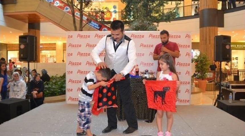 Piazza'da ''ill&uuml;zyon'' Şov