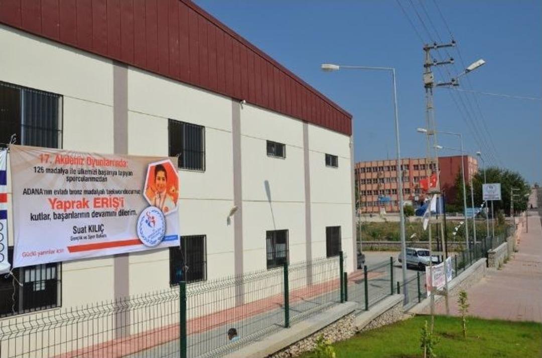 Akdeniz Oyunları Şampiyonlarına Afişli Onurlandırma