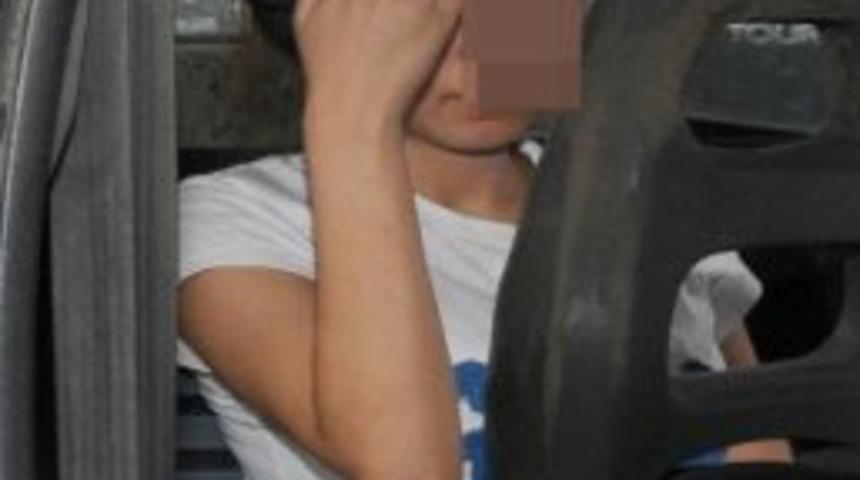 Okula Gitmek İsteyen Kızını Darp Ettiği İddiası