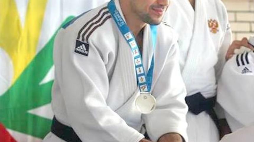 Engelliler Olimpiyatı&rsquo;ndan G&uuml;m&uuml;ş Madalyayla D&ouml;nd&uuml;