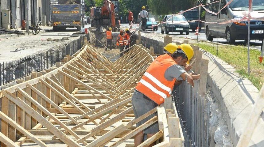 İZSU, Buca&rsquo;ya Yağmur Suyu Drenaj Kanalı Yapıyor
