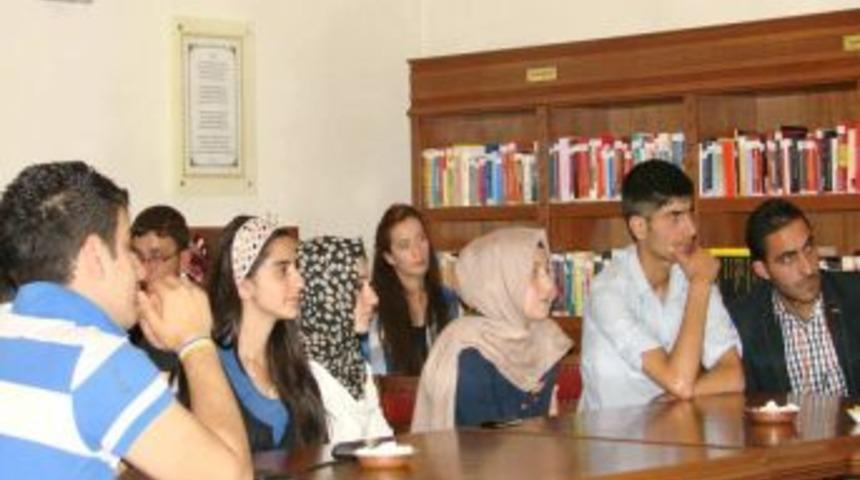 Acemi G&ouml;n&uuml;ll&uuml;lerden 'Kaybolan Erzurum' Sohbeti