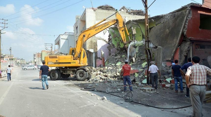 Mithatpaşa Mahallesi&rsquo;nde Yıkım S&uuml;r&uuml;yor