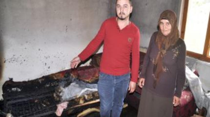 Yozgat&rsquo;ta Evi Yanan Kadın Yetkililerden Yardım Istiyor