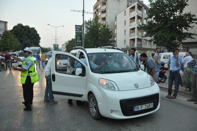 Hafif Ticari Aracın Çarptığı Yaşlı Adam Yaralandı