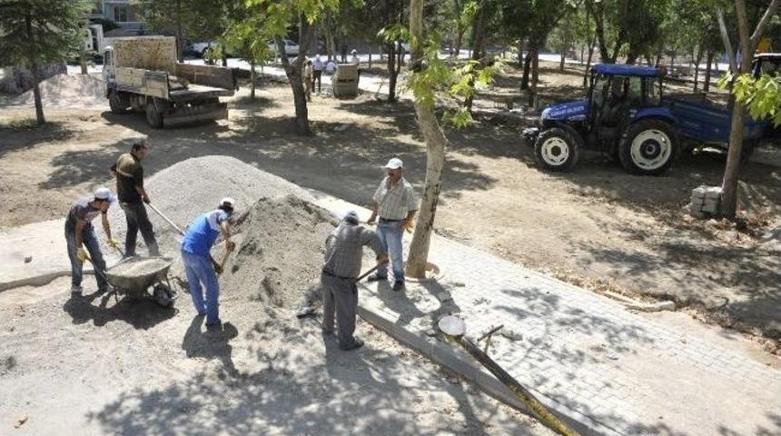Karaman'da Parklarda Yenileme &Ccedil;alışmaları S&uuml;r&uuml;yor