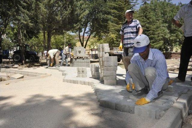 Karaman'da Parklarda Yenileme Çalışmaları Sürüyor