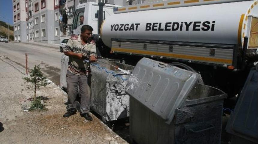 Yozgat Belediyesi &Ccedil;&ouml;p Konteynırlarında İla&ccedil;lama Ve Dezenfekte &Ccedil;alışması Yaptı