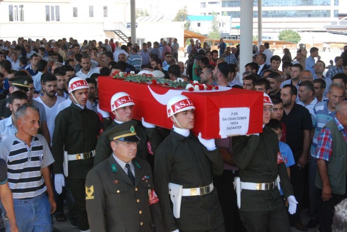Arkadaşının Kurşunuyla &Ouml;ld&uuml;ğ&uuml; Iddia Edilen Askerin Ailesi Ş&uuml;phe Taşıyor