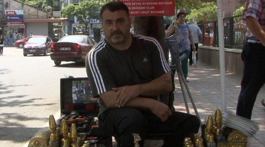 Engelli Ayakkabı Boyacısından Askerlere &Uuml;cretsiz Hizmet