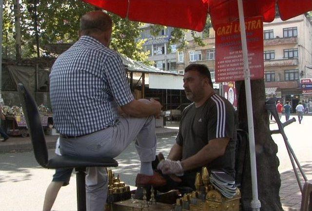 Engelli Ayakkabı Boyacısından Askerlere Ücretsiz Hizmet