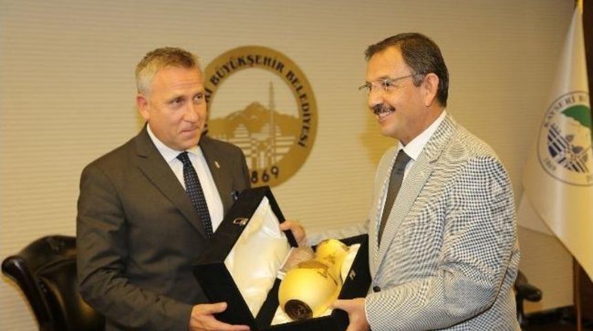 Başkonsolos B&uuml;y&uuml;kşehir'de