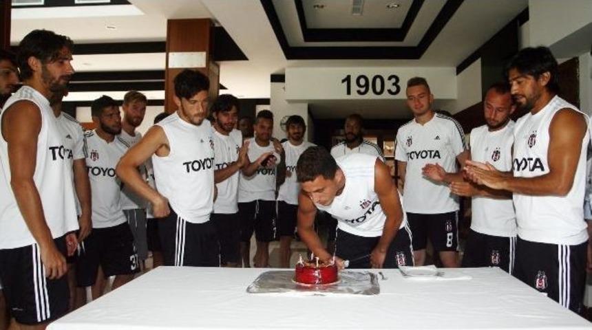Beşiktaş'ta Mustafa Pektemek&rsquo;in Doğum G&uuml;n&uuml; Kutlandı