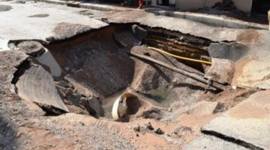 Yaz Ortasında Evlerini Su Bastı