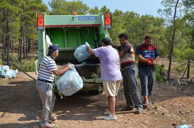 Silifke'de Vatandaşlar Mesire Alanları Ve Sahilde Temizlik Yaptı