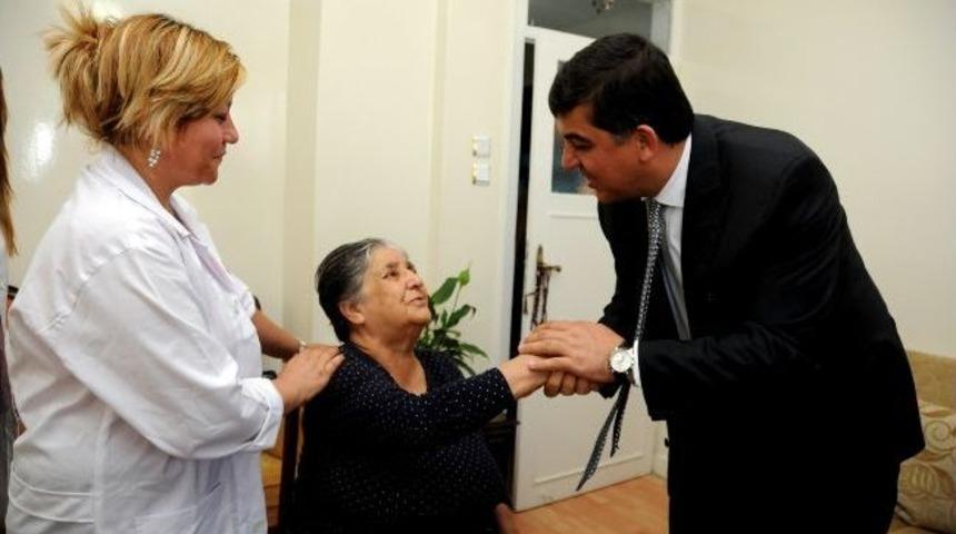 Şehitkamil Belediyesi Yaşlılara El Uzatıyor