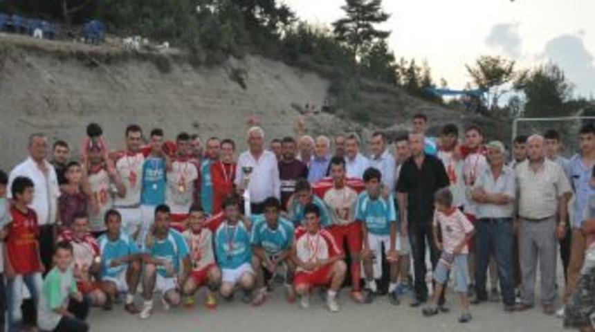 Turnuva Galibine Kupayı Başkan Posbıyık Verdi