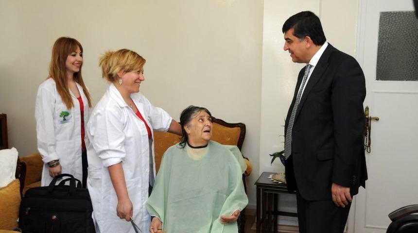 'Vefa Hizmeti' Projesiyle, 70 Yaş &Uuml;st&uuml; Vatandaşların Ihtiya&ccedil;ları Karşılanıyor