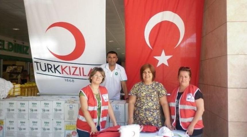 Urla Kızılay Şubesi Ramazan Boyu Yardım Dağıttı