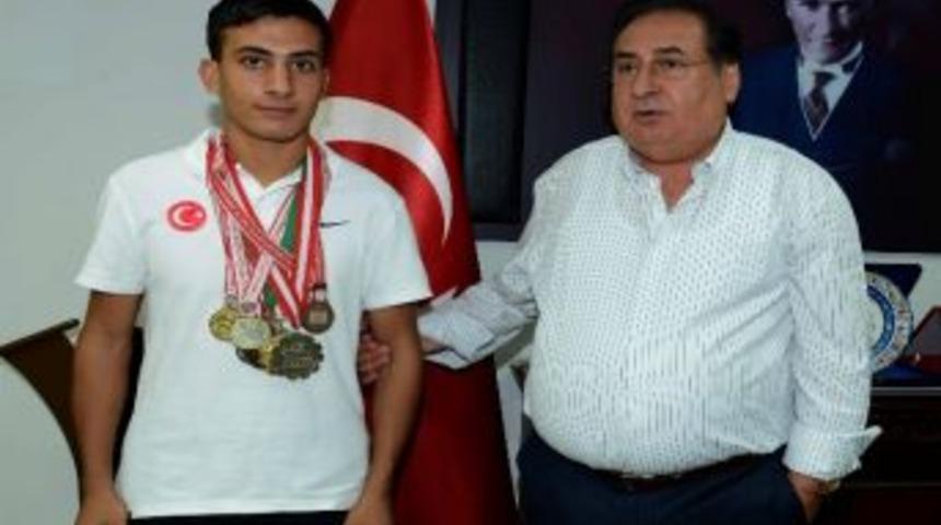 &Uuml;&ccedil; Adım Atlama D&uuml;nya Şampiyonu Mersin&rsquo;den