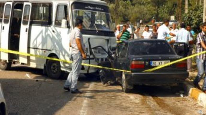 Kadirli'de Trafik Kazası: 1 &Ouml;l&uuml;, 11 Yaralı
