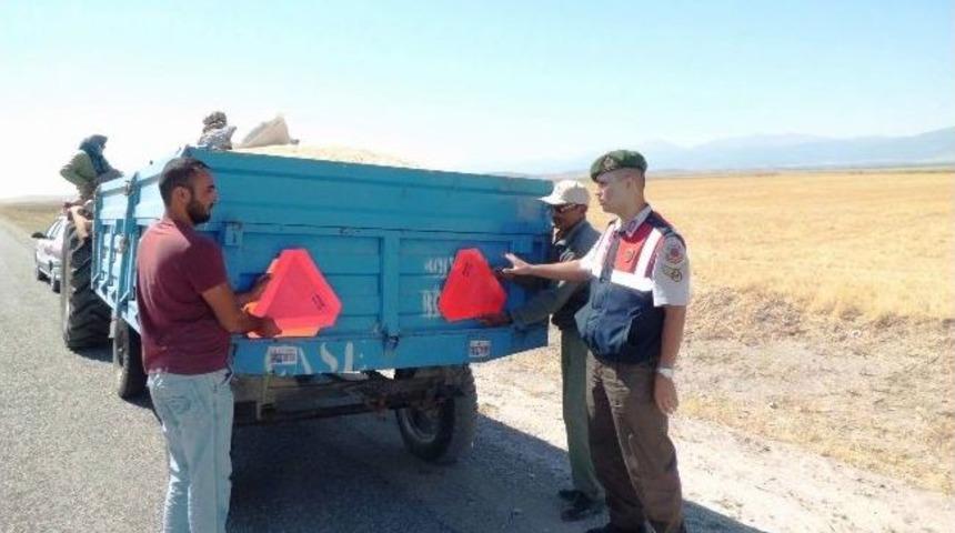 &Ccedil;ay&rsquo;da &Ccedil;ift&ccedil;ilere Jandarmadan Trafik Eğitimi
