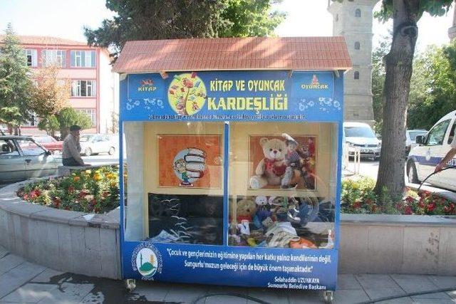 Sungurlu’da Kitap, Oyuncak, Ayakkabı Ve Elbise Kumbarasına Yoğun İlgi