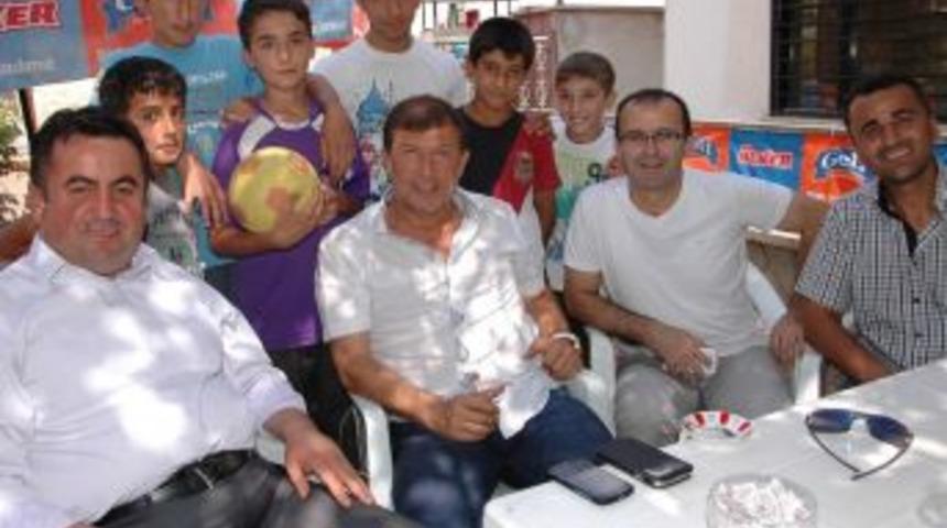 Eski Milli Futbolcu Tanju &Ccedil;olak Han&ouml;n&uuml;'nde