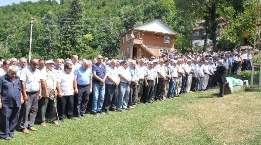 Belediye Meclis &Uuml;yesi Sefa &Ccedil;akır&rsquo;ın Annesi Toprağa Verildi