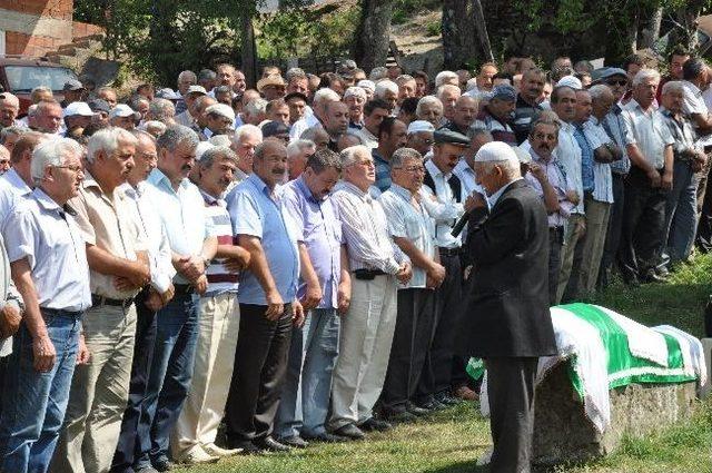 Belediye Meclis Üyesi Sefa Çakır’ın Annesi Toprağa Verildi 1