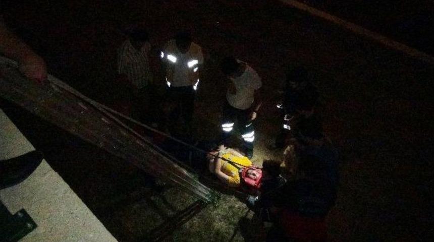 Dengesini Kaybedince 4 Metreden Su Kanalına D&uuml;şt&uuml;