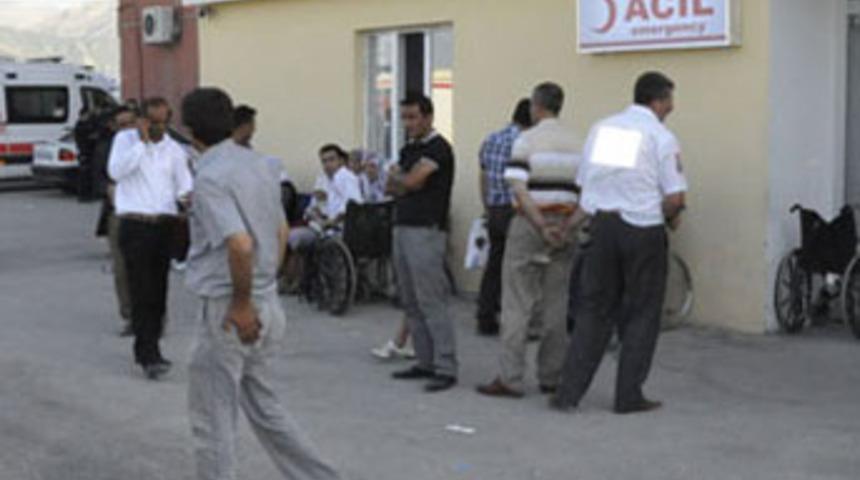 Tatvan'da otomobil takla attı: 2 &ouml;l&uuml;