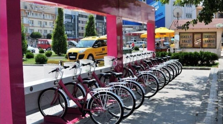 Yalova'da Akıllı Bisikletleri Ve Durakları Kırdılar