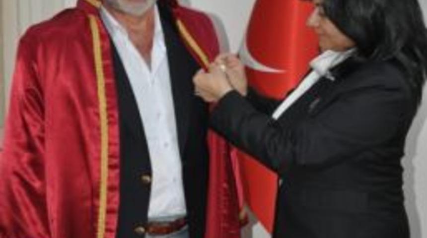 Yalova'da Yılın Ahisine Vali Civelek&rsquo;ten Plaket