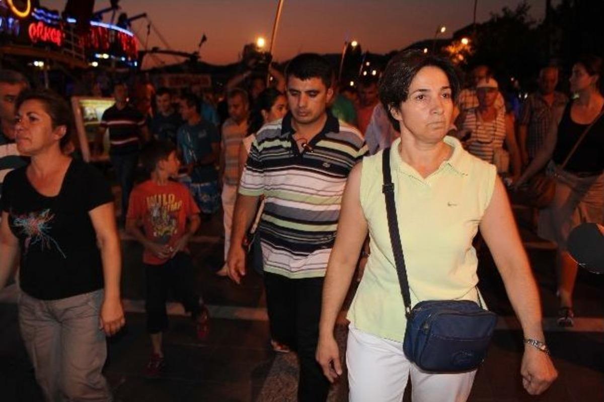 Y&uuml;r&uuml;y&uuml;ş Yapmak İsteyen Belediye &Ccedil;alışanları Polisle Tartıştı